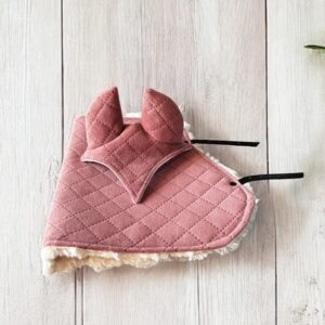 ZESTAW DLA KONIKA HH A3  DERKA/CZAPKA KOLOR RÓŻ PUDROWY