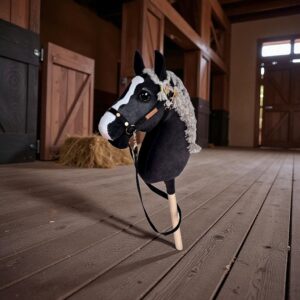 KONIK HH A4 REALISTIK CIEMNNY SZARY W WARKOCZACH